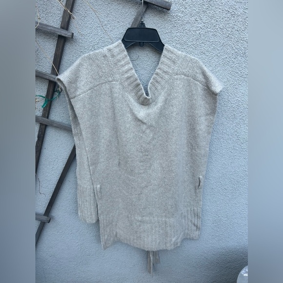 Xirena Margo Cashmere Vest in Oat New with Tags! - Picture 11 of 11